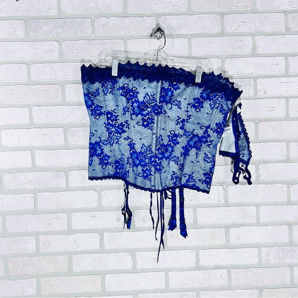 NWT Frederick's of Hollywood Y2K Blue Lace Bustier Corset and Thong Set  Size 40